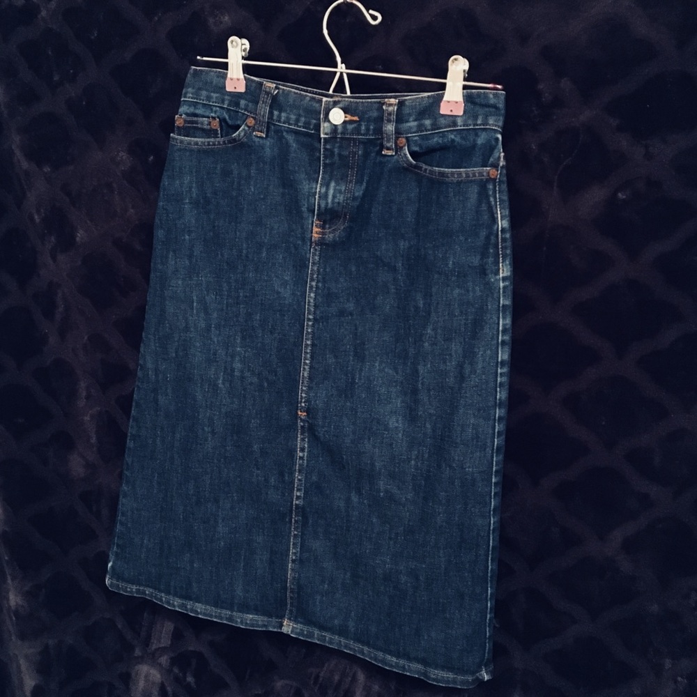 Size 1 Gap Jean Skirt- Excellent used condition 💖